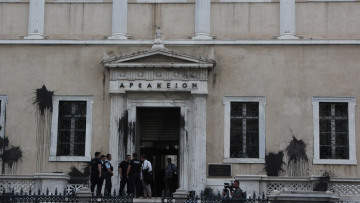 Επίδειξη δύναμης του Ρουβίκωνα με την εισβολή στο ΣτΕ - Στον ύπνο πιάστηκε η ΕΛΑΣ