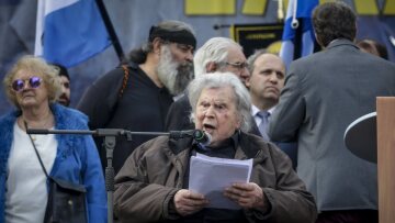 Μίκης Θεοδωράκης: Εθνική μειοδοσία η υποχώρηση στο όνομα για το Σκοπιανό