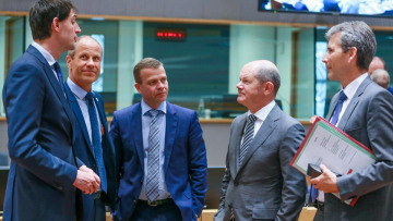 «Ξεκόβει» κάθε κουβέντα ο Μοσκοβισί για τις συντάξεις: Οι δεσμεύσεις πρέπει να τηρούνται