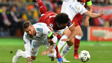 Champions League: Οργή στα social media για τη «λαβή» του Σέρχιο Ράμος στον Σαλάχ της Λίβερπουλ