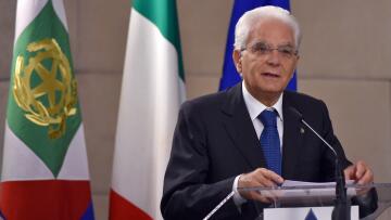 Σέρτζιο Ματαρέλα: Η «μούμια» που έριξε «κόκκινη κάρτα» στον ευρωσκεπτικιστή Πάολο Σαβόνα - Πώς σχολιάζουν διεθνή ΜΜΕ