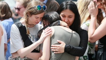 Βέλγιο: Δάκρυα και συγκίνηση για τους τρεις νεκρούς της επίθεσης στη Λιέγη