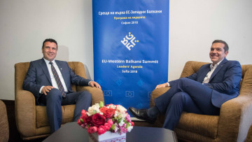 «Κωλοτούμπα» Μαξίμου: Απομακρύνεται η συμφωνία με τα Σκόπια, λένε τώρα με διαρροή