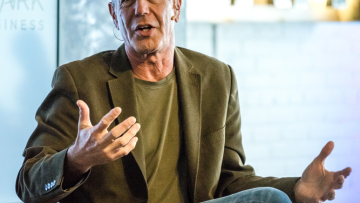 Από τον Μπάρακ Ομπάμα στον Τζέιμι Όλιβερ: Τι έγραψαν για το θάνατο του Μπουρντέν