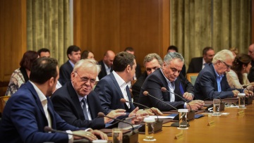 Όλα τα σενάρια για την πρόταση μομφής: Οι σχεδιασμοί του Μαξίμου για να διασωθεί η κυβερνητική συνοχή