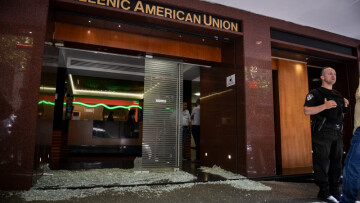 Επίθεση στην Ελληνοαμερικανική Ένωση: Όπλο και αλεξίσφαιρα γιλέκα στο σπίτι της 23χρονης που συνελήφθη