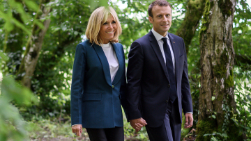 Η κόρη της Μπριζίτ αποκαλύπτει για τον έρωτα της μητέρας της με τον 16χρονο Μακρόν