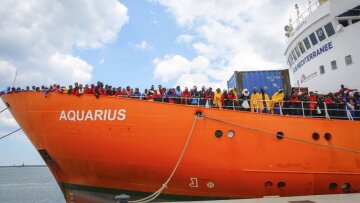Ισπανία: Δεν αποκλείεται η απέλαση μεταναστών που μετέφερε το Aquarius