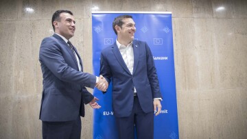 Σκοπιανό: «Σόου» στις Πρέσπες ετοιμάζουν Τσίπρας - Ζάεφ ενώ βράζει η Βουλή και όλη η Ελλάδα