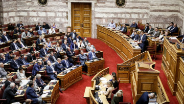 Δείτε live: Πολιτική μάχη στη Βουλή για το Σκοπιανό με εκπλήξεις