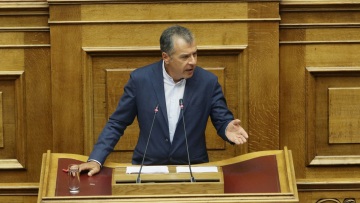 Θεοδωράκης: Η βοήθεια στην πατρίδα δε σημαίνει βοήθεια στους ΣΥΡΙΖΑ - ΑΝΕΛ