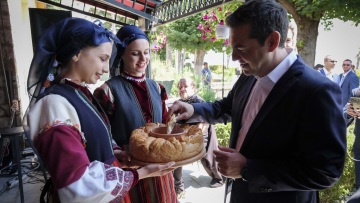 Τσίπρας για γεύμα με Ζάεφ: Πολύ καλό το κλίμα, σχεδόν σαν τραπέζι γάμου