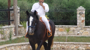 Αρτέμης Σώρρας: Ο... δισεκατομμυριούχος που πίστευε ότι θα είναι μια ζωή «καβάλα στο άλογο»