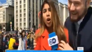 Βίντεο: Αθλητικογράφος δέχεται σεξουαλική παρενόχληση on camera ενώ καλύπτει το Μουντιάλ