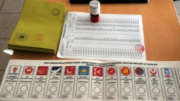 Εκλογές στην Τουρκία: Πολίτες οργανώνονται σε ομάδες για να αποτρέψουν πιθανή νοθεία ή κλοπή κάλπης