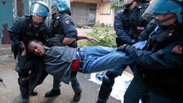 Η Πράγα δηλώνει έτοιμη για απωθήσεις μεταναστών από τα σύνορα