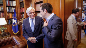 Τσίπρας: Μου φαίνεται δεν θα τη γλιτώσω, θα τη φορέσω τη γραβάτα 