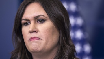 ΗΠΑ: Πέταξαν έξω από εστιατόριο την Σάρα Σάντερς επειδή δουλεύει για τον Τραμπ!