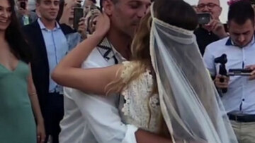 Αλά Survivor ο γάμος του Χρανιώτη στην Τήνο: Τη νύφη την παρέδωσε ο Ντάνος