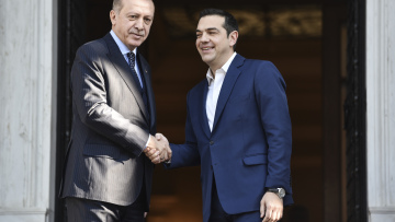 Τσίπρας: Συνεχάρη τηλεφωνικά τον Ερντογάν ζητώντας την απελευθέρωση των δύο στρατιωτικών