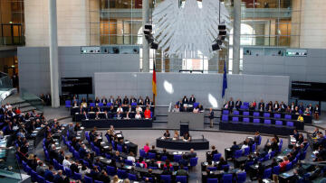 Γερμανία: Η Βουλή ενέκρινε τη συμφωνία του Eurogroup για το ελληνικό πρόγραμμα