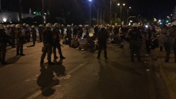 Κουκουλοφόροι αμαύρωσαν τις συγκεντρώσεις για τη Μακεδονία 