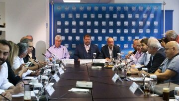 Super League: Τρέχουν για να προλάβουν να υπογράψουν τα συμβόλαια με την ΕΡΤ