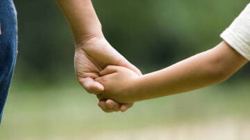 Επίδομα παιδιού Α21: Χριστούγεννα με «δώρο» και Πρωτοχρονιά με αυξήσεις – Πότε πληρώνεται η 5η δόση