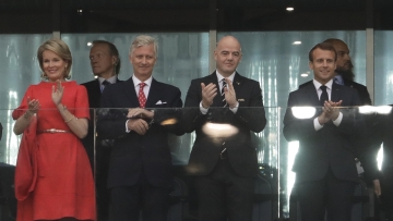 Φωτογραφίες: Ο Μακρόν και ο βασιλιάς του Βελγίου είδαν μαζί το Γαλλία-Βέλγιο