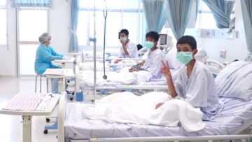 Βίντεο από την Ταϊλάνδη: Οι πρώτες εικόνες των 12 παιδιών μέσα από το νοσοκομείο