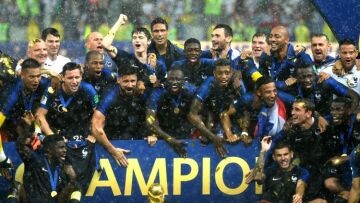 Αποθέωση από τον διεθνή Τύπο για την Εθνική Γαλλίας! 