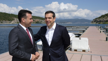 Σιγή ιχθύος από την κυβέρνηση παρά τη θύελλα από τις καταγγελίες Ζάεφ για χρηματισμό πολιτών