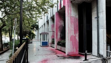 Βίντεο από την επίθεση του Ρουβίκωνα στο ΥΠΕΞ: Δεν συνελήφθη ο κάμεραμάν μας, λένε