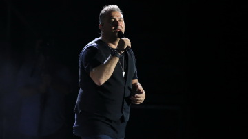 Αντώνης Ρέμος: Mε αίσθημα ευθύνης και ανείπωτη θλίψη αναβάλλουμε τη συναυλία στο «Nammos»