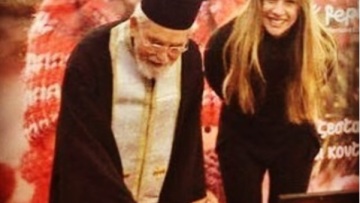 H Έρρικα Πρεζεράκου αποχαιρετά τον πατέρα Σπυρίδωνα που κολύμπησε για να σωθεί αλλά δεν τα κατάφερε