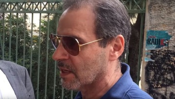 Βίντεο: «Βρήκα τους γονείς μου αγκαλιασμένους, πάντα έτσι ήταν»