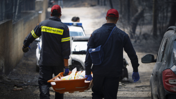 Στους 88 οι νεκροί από τη φωτιά στο Μάτι - Πέθανε 42χρονη στο ΚΑΤ 
