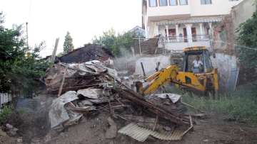 Η υποκρισία της κυβέρνησης για τα αυθαίρετα: Όταν Κουρουμπλής-Βούτσης έδιναν εντολή να μη γίνουν κατεδαφίσεις