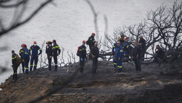 Φωτιά στο Μάτι: ΕΛΑΣ κατά Πυροσβεστικής ενώ το χάος με τους νεκρούς συνεχίζεται