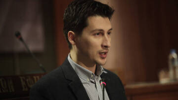 Χρηστίδης για πρόστιμα σε μαθητές: Μήπως να τους κουρεύουμε στο Σύνταγμα;