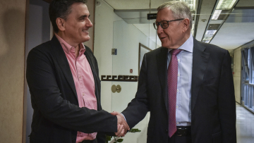 Χωρίς «δόσεις» αλλά με ψηφισμένα μέτρα Μνημονίων έως το 2023