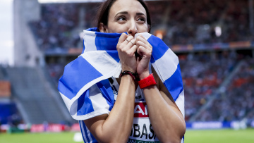 Συγκλονίζει η Μπελιμπασάκη: «Πλημμυρίζουμε, καιγόμαστε αλλά μην τα παρατάτε, μην το αφήνετε!»