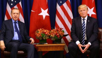 Ο Ερντογάν απέρριψε το τελεσίγραφο Τραμπ, κλιμακώνει την ένταση με τις ΗΠΑ και απειλεί την Κύπρο 