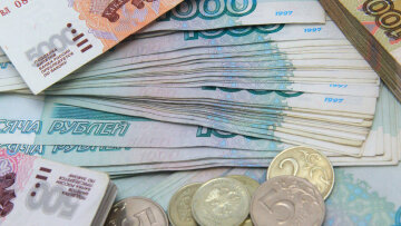 Ρούβλι: Απώλειες 1% μετά το διάγγελμα Πούτιν