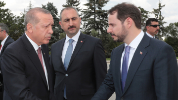 Ερντογάν: Θα απαντήσουμε σε όσους μας κήρυξαν τον πόλεμο - Μέτρα υπόσχεται ο γαμπρός του