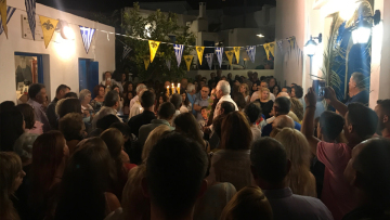 Φωτιά στο Μάτι: Στη Σίφνο αφιέρωσαν την λειτουργία στην αδικοχαμένη οικογένεια Φύτρου