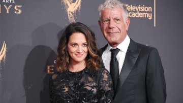 Άζια Αρτζέντο: Ο Μπουρντέν πλήρωσε τον ανήλικο που με κατηγόρησε για αποπλάνηση!