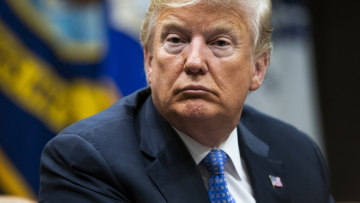 ΗΠΑ: Ο Ντόναλντ Τραμπ δεν θα παραστεί στην κηδεία του Τζον Μακέιν