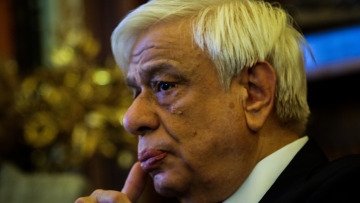 Επικοινωνία Παυλόπουλου με τη σύζυγο του αδικοχαμένου επισμηναγού Νικολάου Βασιλείου 