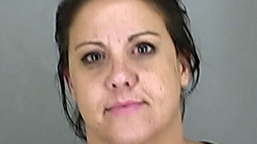 Υπόθεση σοκ στις ΗΠΑ: Δασκάλα αποπλάνησε 15χρονο, τον... υιοθέτησε και γέννησε το παιδί του!